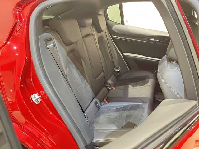 アルファロメオ ステルヴィオ クアドリフォリオ 新潟県 2019(令1)年 3.7万km 赤 クアドリフォリオ専用エクステリア/クアドリフォリオ専用スポーツブレーキ /クアドリフォリオエンブレム/クアドリフォリオ専用スポーツレザー/アルカンターラシート/クアドリフォリオ専用スポーツレザーステアリング/ALFA　DNA ドライブモードシステムRACEモード付き/ツインデュアルエキゾーストパイプ/パドルシフト/インテリアカラー　ブラック542/コンペティツィオーネ レッド　受注生産カラー/harman/kardonプレミアムオーディオシステム/Connect システム　8.8インチタッチディスプレイ/Bluetooth/Apple CarPlay/Android Auto/アダプティブクルーズコントロール/レーンキーピングアシスト/アクティブブラインドスポットアシスト/ヒルディセントコントロール/ステアリングヒーター /シートヒーター/カーボンパネル/キセノンヘッドライト/オートハイビーム/アンビエントライト/ETC2.0