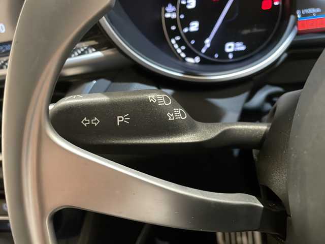 アルファロメオ ステルヴィオ クアドリフォリオ 新潟県 2019(令1)年 3.7万km 赤 クアドリフォリオ専用エクステリア/クアドリフォリオ専用スポーツブレーキ /クアドリフォリオエンブレム/クアドリフォリオ専用スポーツレザー/アルカンターラシート/クアドリフォリオ専用スポーツレザーステアリング/ALFA　DNA ドライブモードシステムRACEモード付き/ツインデュアルエキゾーストパイプ/パドルシフト/インテリアカラー　ブラック542/コンペティツィオーネ レッド　受注生産カラー/harman/kardonプレミアムオーディオシステム/Connect システム　8.8インチタッチディスプレイ/Bluetooth/Apple CarPlay/Android Auto/アダプティブクルーズコントロール/レーンキーピングアシスト/アクティブブラインドスポットアシスト/ヒルディセントコントロール/ステアリングヒーター /シートヒーター/カーボンパネル/キセノンヘッドライト/オートハイビーム/アンビエントライト/ETC2.0