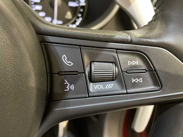 アルファロメオ ステルヴィオ クアドリフォリオ 新潟県 2019(令1)年 3.7万km 赤 クアドリフォリオ専用エクステリア/クアドリフォリオ専用スポーツブレーキ /クアドリフォリオエンブレム/クアドリフォリオ専用スポーツレザー/アルカンターラシート/クアドリフォリオ専用スポーツレザーステアリング/ALFA　DNA ドライブモードシステムRACEモード付き/ツインデュアルエキゾーストパイプ/パドルシフト/インテリアカラー　ブラック542/コンペティツィオーネ レッド　受注生産カラー/harman/kardonプレミアムオーディオシステム/Connect システム　8.8インチタッチディスプレイ/Bluetooth/Apple CarPlay/Android Auto/アダプティブクルーズコントロール/レーンキーピングアシスト/アクティブブラインドスポットアシスト/ヒルディセントコントロール/ステアリングヒーター /シートヒーター/カーボンパネル/キセノンヘッドライト/オートハイビーム/アンビエントライト/ETC2.0