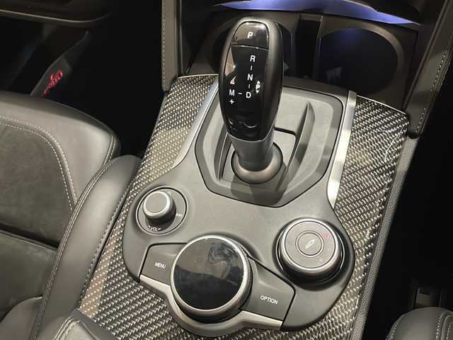 アルファロメオ ステルヴィオ クアドリフォリオ 新潟県 2019(令1)年 3.7万km 赤 クアドリフォリオ専用エクステリア/クアドリフォリオ専用スポーツブレーキ /クアドリフォリオエンブレム/クアドリフォリオ専用スポーツレザー/アルカンターラシート/クアドリフォリオ専用スポーツレザーステアリング/ALFA　DNA ドライブモードシステムRACEモード付き/ツインデュアルエキゾーストパイプ/パドルシフト/インテリアカラー　ブラック542/コンペティツィオーネ レッド　受注生産カラー/harman/kardonプレミアムオーディオシステム/Connect システム　8.8インチタッチディスプレイ/Bluetooth/Apple CarPlay/Android Auto/アダプティブクルーズコントロール/レーンキーピングアシスト/アクティブブラインドスポットアシスト/ヒルディセントコントロール/ステアリングヒーター /シートヒーター/カーボンパネル/キセノンヘッドライト/オートハイビーム/アンビエントライト/ETC2.0