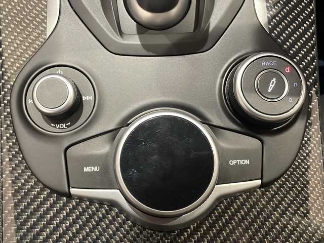 アルファロメオ ステルヴィオ クアドリフォリオ 新潟県 2019(令1)年 3.7万km 赤 クアドリフォリオ専用エクステリア/クアドリフォリオ専用スポーツブレーキ /クアドリフォリオエンブレム/クアドリフォリオ専用スポーツレザー/アルカンターラシート/クアドリフォリオ専用スポーツレザーステアリング/ALFA　DNA ドライブモードシステムRACEモード付き/ツインデュアルエキゾーストパイプ/パドルシフト/インテリアカラー　ブラック542/コンペティツィオーネ レッド　受注生産カラー/harman/kardonプレミアムオーディオシステム/Connect システム　8.8インチタッチディスプレイ/Bluetooth/Apple CarPlay/Android Auto/アダプティブクルーズコントロール/レーンキーピングアシスト/アクティブブラインドスポットアシスト/ヒルディセントコントロール/ステアリングヒーター /シートヒーター/カーボンパネル/キセノンヘッドライト/オートハイビーム/アンビエントライト/ETC2.0