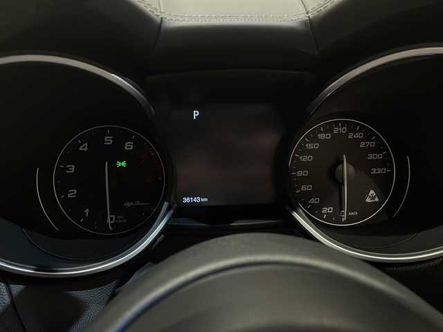 アルファロメオ ステルヴィオ クアドリフォリオ 新潟県 2019(令1)年 3.7万km 赤 クアドリフォリオ専用エクステリア/クアドリフォリオ専用スポーツブレーキ /クアドリフォリオエンブレム/クアドリフォリオ専用スポーツレザー/アルカンターラシート/クアドリフォリオ専用スポーツレザーステアリング/ALFA　DNA ドライブモードシステムRACEモード付き/ツインデュアルエキゾーストパイプ/パドルシフト/インテリアカラー　ブラック542/コンペティツィオーネ レッド　受注生産カラー/harman/kardonプレミアムオーディオシステム/Connect システム　8.8インチタッチディスプレイ/Bluetooth/Apple CarPlay/Android Auto/アダプティブクルーズコントロール/レーンキーピングアシスト/アクティブブラインドスポットアシスト/ヒルディセントコントロール/ステアリングヒーター /シートヒーター/カーボンパネル/キセノンヘッドライト/オートハイビーム/アンビエントライト/ETC2.0