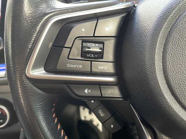 スバル インプレッサ ＸＶ 2．0i－S アイサイト 大阪府 2018(平30)年 3.7万km クリスタルブラックシリカ 純正ナビ/BTオーディオ/フルセグテレビ/CD/DVD/バックカメラ/前席パワーシート/パドルシフト/電動パーキングブレーキ/LEDヘッドライト/純正18インチAW/純正フロアマット/ETC/ドライブレコーダー/スペアキー