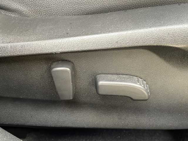 スバル インプレッサ ＸＶ 2．0i－S アイサイト 大阪府 2018(平30)年 3.7万km クリスタルブラックシリカ 純正ナビ/BTオーディオ/フルセグテレビ/CD/DVD/バックカメラ/前席パワーシート/パドルシフト/電動パーキングブレーキ/LEDヘッドライト/純正18インチAW/純正フロアマット/ETC/ドライブレコーダー/スペアキー