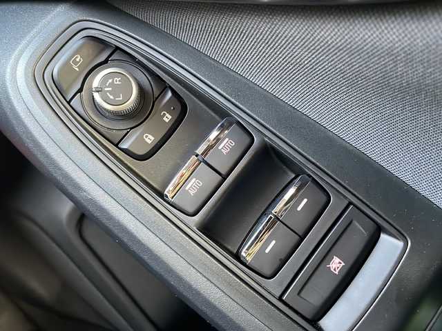 スバル インプレッサ ＸＶ 2．0i－S アイサイト 大阪府 2018(平30)年 3.7万km クリスタルブラックシリカ 純正ナビ/BTオーディオ/フルセグテレビ/CD/DVD/バックカメラ/前席パワーシート/パドルシフト/電動パーキングブレーキ/LEDヘッドライト/純正18インチAW/純正フロアマット/ETC/ドライブレコーダー/スペアキー