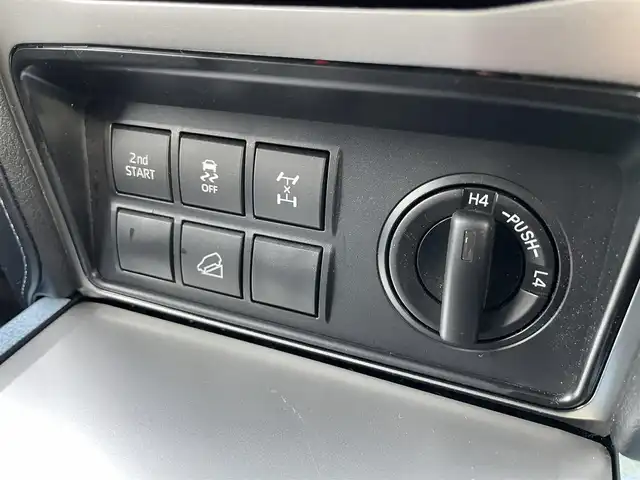 トヨタ ランドクルーザー プラド TX Lパッケージ マットブラED 福島県 2023(令5)年 3.6万km ホワイトパールクリスタルシャイン ワンオーナー/4WD/純正9インチディスプレイオーディオ/・Tコネクトナビ/・Bluetooth/衝突回避支援パッケージ/・プリクラッシュセーフティ/・レーンディパーチャーアラート/・オートマチックハイビーム/・レーダークルーズコントロール/パーキングサポートブレーキ/全方位モニター/ビルトインETC 2.0/前後ドライブレコーダー/黒レザーシート/・前席パワーシート/・シートヒーター/・エアシート/LEDヘッドライト/・オートライト/・オートハイビーム/・フォグランプ/スマートキー/・プッシュスタート/・スペアキー/エンジンスターター/新車時保証書/取扱説明書