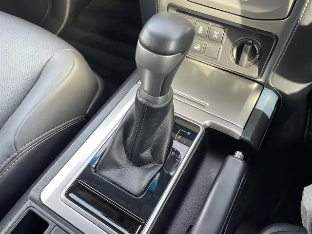 トヨタ ランドクルーザー プラド TX Lパッケージ マットブラED 福島県 2023(令5)年 3.6万km ホワイトパールクリスタルシャイン ワンオーナー/4WD/純正9インチディスプレイオーディオ/・Tコネクトナビ/・Bluetooth/衝突回避支援パッケージ/・プリクラッシュセーフティ/・レーンディパーチャーアラート/・オートマチックハイビーム/・レーダークルーズコントロール/パーキングサポートブレーキ/全方位モニター/ビルトインETC 2.0/前後ドライブレコーダー/黒レザーシート/・前席パワーシート/・シートヒーター/・エアシート/LEDヘッドライト/・オートライト/・オートハイビーム/・フォグランプ/スマートキー/・プッシュスタート/・スペアキー/エンジンスターター/新車時保証書/取扱説明書