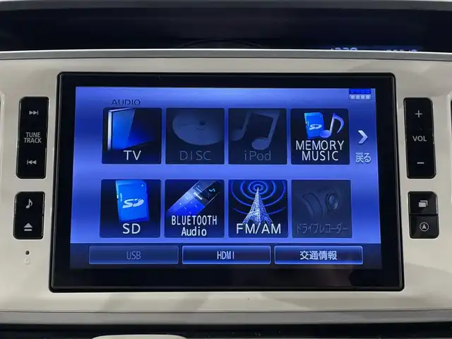 ダイハツ ムーヴ キャンバス G メイクアッフ SA Ⅱ 愛知県 2016(平28)年 10.4万km スムースグレーマイカメタリック/ファイアークォーツレッドメタリック 2トーン 純正８インチナビ　/(Bluetooth/フルセグTV/CD・DVD再生/SD/FM/AM/USB/HDMI)/アラウンドビューモニター　/両側パワースライドドア　/スマートアシスト　/　　-衝突軽減ブレーキ　/　　-誤発進抑制機能/　　-標識認識機能/ビルトインＥＴＣ　/ドライブレコーダー　/シートヒーター　/プッシュスタート　/　　-スマートキー/パーキングセンサー　/アイドリングストップ/ＵＳＢ/HDMI接続/アクセサリーソケット/純正フロアマット