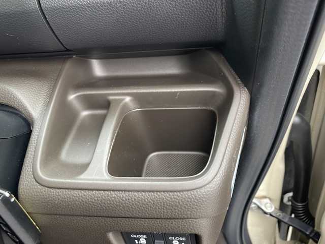 ホンダ Ｎ ＢＯＸ L 新潟県 2023(令5)年 3.4万km プレミアムアイボリーパールⅡ ホンダセンシング　/純正ナビ　/フルセグＴＶ　/Ｂｌｕｅｔｏｏｔｈ　/AM/FM/レーダークルーズコントロール　/シートバックテーブル　/シートヒーター　/バックカメラ　/ビルトインＥＴＣ　/純正フロアマット　/コーナーセンサー/スマートキー/スペアキー/プッシュスタート