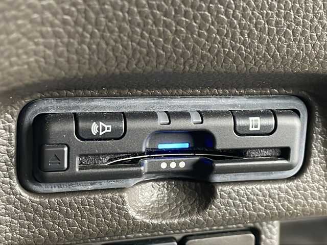 ホンダ Ｎ ＢＯＸ L 新潟県 2023(令5)年 3.4万km プレミアムアイボリーパールⅡ ホンダセンシング　/純正ナビ　/フルセグＴＶ　/Ｂｌｕｅｔｏｏｔｈ　/AM/FM/レーダークルーズコントロール　/シートバックテーブル　/シートヒーター　/バックカメラ　/ビルトインＥＴＣ　/純正フロアマット　/コーナーセンサー/スマートキー/スペアキー/プッシュスタート