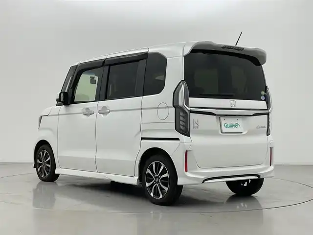 ホンダ Ｎ ＢＯＸ カスタム G EX ホンダセンシング 熊本県 2019(平31)年 5.3万km プラチナホワイトパール 社外前後ドライブレコーダー　/バックカメラ　/社外ナビ（CD・DVD・フルセグ・BT・AUX・ipod）/USB入力端子/ビルトインＥＴＣ　/片側パワースライドドア　/後ろのみコーナーセンサー　/ホンダセンシング　/・衝突軽減ブレーキ/・誤発進抑制機能/・歩行者事故低減ステアリング/・車線逸脱抑制機能/・先行車発進お知らせ機能/・標識認識システム/・アダブティブクルーズコントロール/横滑り防止/アイドリングストップ/純正フロアマット/純正１４インチAW/オートライト　/ＬＥＤヘッドライト　/フォグライト　/スマートキー/スペアキー1本/保証書/取扱説明書