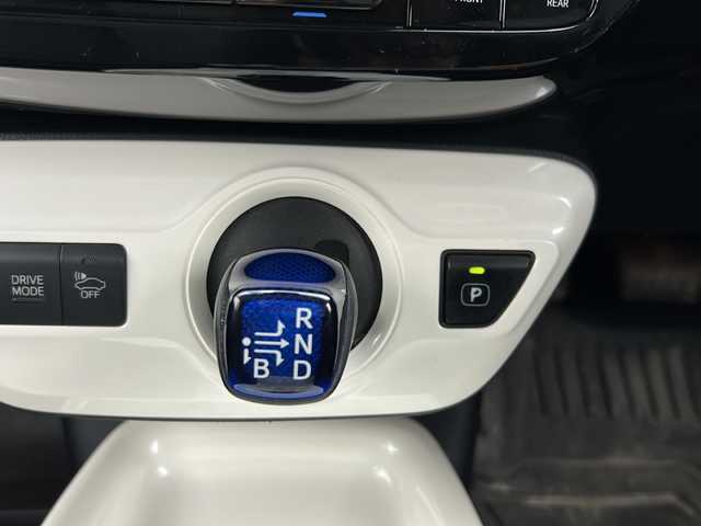 トヨタ プリウス A ツーリングセレクション 宮城県 2016(平28)年 5.9万km ホワイトパールクリスタルシャイン 禁煙車/純正9インチナビ（TV/CD/DVD/AM/FM/Bluetooth）/モデリスタフルエアロ/360度ドライブレコーダー（コムテックHDR360G）/ヘッドアップディスプレイ/ブラインドスポットモニター/追従型クルーズコントロール/純正17インチアルミホイール/オートマチックハイビーム/シートヒーター（運転席/助手席）/レザーシート/ETC/スマートキー/スペアキー1本