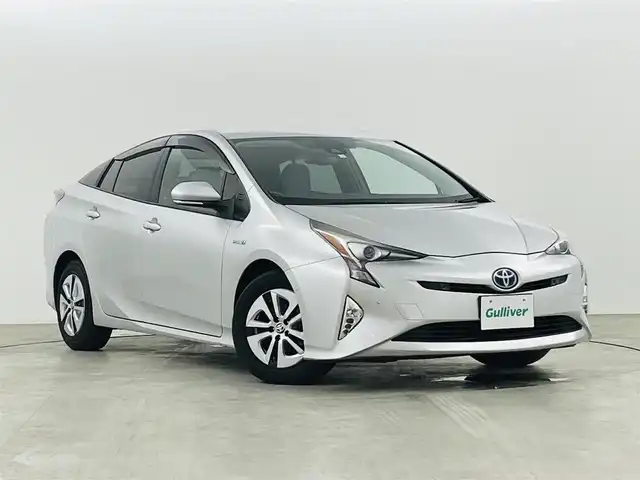 トヨタ プリウス A 福島県 2016(平28)年 7万km シルバーM トヨタセーフティーセンス　/・PCS/・BSM/・HUD/・ふらつき検知/・オートマチックハイビーム/・レーダークルーズコントロール/・駐車支援/バックカメラ　/純正ＳＤナビゲーション/【AM/FM/DISC/Bluetooth/ワンセグ】　/型番:NSCP-W64/ＥＴＣ　/プッシュスタート　/・スマートキー　/・スペアキー　/ＬＥＤライト　/オートライト　/・フォグライト/ステアリングスイッチ　/・革巻きステアリング/純正フロアマット/純正ドアバイザー/ナビ取扱説明書