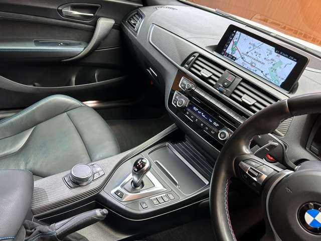 ＢＭＷ Ｍ２ コンペティション 千葉県 2018(平30)年 0.1万km未満 アルピンホワイトⅢ クルーズコントロール　/黒革　/ナビ　/Ｂｌｕｅｔｏｏｔｈ接続　/バックカメラ　/パークディスタンス　/電動シート　/シートヒーター　/衝突軽減ブレーキ　/レーンキープアシスト　/ＬＥＤヘッドライト　/ＥＴＣ　/禁煙車
