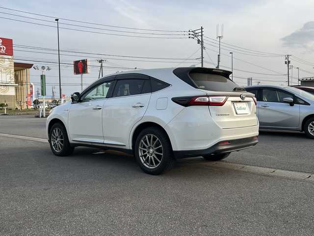 トヨタ ハリアー ハイブリッド プレミアム 新潟県 2019(平31)年 13.2万km ホワイトパールクリスタルシャイン ４WD/スペアキー2本/クルーズコントロール/電動リアゲート/バックカメラ/オートライト/D席パワーシート/純正フロアマット/パーキングアシスト/ETC/プッシュスタート/衝突軽減システム/レーンキープアシスト/横滑り防止