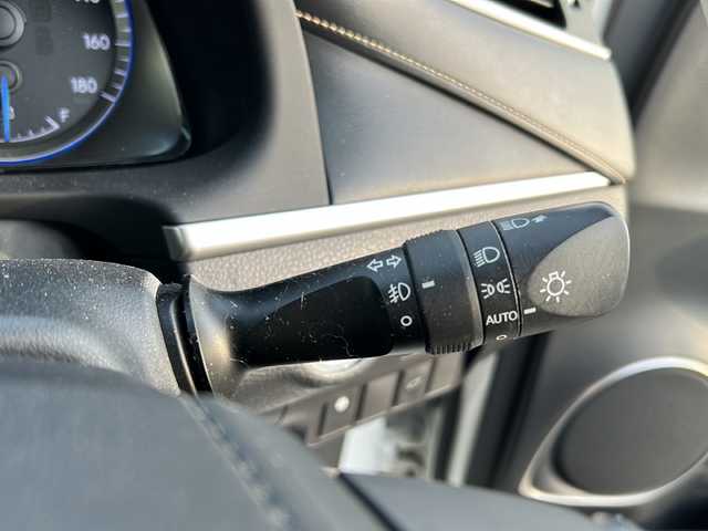 トヨタ ハリアー ハイブリッド プレミアム 新潟県 2019(平31)年 13.2万km ホワイトパールクリスタルシャイン ４WD/スペアキー2本/クルーズコントロール/電動リアゲート/バックカメラ/オートライト/D席パワーシート/純正フロアマット/パーキングアシスト/ETC/プッシュスタート/衝突軽減システム/レーンキープアシスト/横滑り防止