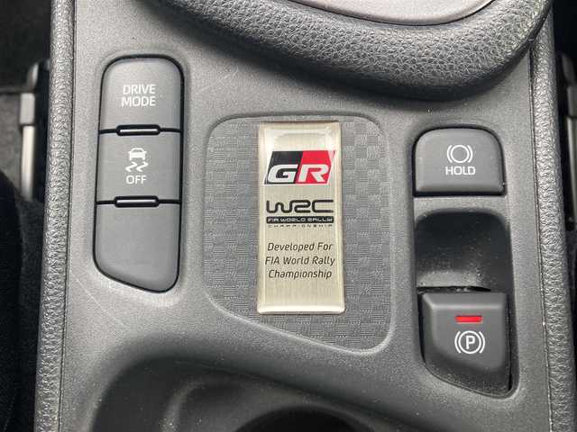トヨタ ＧＲヤリス RS 島根県 2022(令4)年 4.6万km プラチナホワイトパールマイカ メーカーOPナビ(BT/フルセグ/USB)/バックカメラ/プリクラッシュセーフティー/レーントレーシングアシスト/ブラインドスポットモニター /リヤクロストラフィックアラート/パーキングサポートブレーキ/ヘッドアップディスプレイ/ロードサインアシスト/レーダークルーズコントロール/前席シートヒーター /ステアヒーター/ビルトインETC/パドルシフト/オートライト/オートハイビーム/純正フロアマット