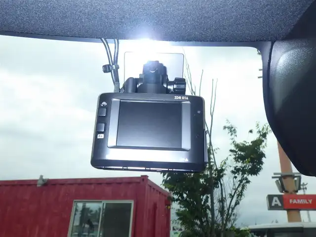 ダイハツ タント カスタム X 千葉県 2022(令4)年 2.9万km シャイニングホワイトパール スマートアシストIII/エコアイドル/両側パワースライドドア/社外SDナビ/地デジTV/【DVD/CD再生機能　Bluetooth接続】/バックカメラ/ドライブレコーダー（前後撮影）【ZDR-016】/ハーフレザーシート/前席シートヒーター/ETC/LEDヘッドライト/LEDフォグライト/ウインカーミラー/コーナーセンサー/純正14インチアルミホイル/キーフリーシステム