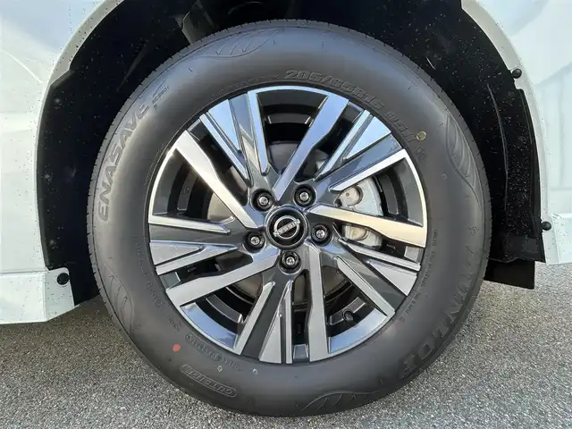 日産 セレナ e－パワー ハイウェイスター V 大阪府 2025(令7)年 0.1万km未満 プリズムホワイト 純正ナビ /  フルセグTV /BT/USB/アラウンドビューモニター /プロパイロット /ETC2.0 /前後ドライブレコーダー /スマートルームミラー /両側電動パワースライドドア /前後コーナーセンサー/追従走行有りクルーズコントロール/純正フロアマット/純正16インチアルミホイール/横滑り防止装置/衝突軽減システム/カーテンエアバック/オートマチックハイビーム/LED