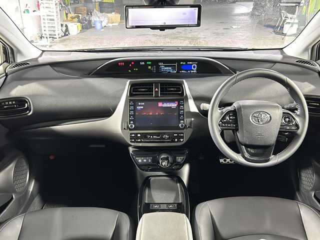 トヨタ プリウス S ツーリングセレ ブラックED 沖縄県 2022(令4)年 3万km プレシャスブラックパール 禁煙車/県外仕入　/純正ディスプレイオーディオ　/フルセグＴＶ/パノラマミックビューモニター　/ＡＣ１００Ｖ　/デジタルインナーミラー　/レーダークルコン　/ＥＴＣ２．０　/ＵＳＢ　/トヨタセーフティセンス/シートヒーター/レザーシート/フロアマット/純正ドアバイザー/革巻きステアリング/純正17インチアルミホイール/LEDヘッドライト