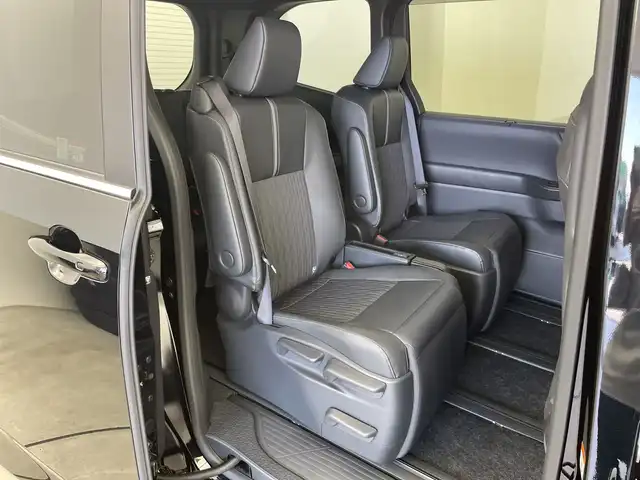 トヨタ ノア S－Z 新潟県 2025(令7)年 0.1万km未満 アティチュードブラックマイカ 快適便利パッケージ/プリクラッシュセーフティ/レーダークルーズコントロール/レーンキープアシスト/ブレーキホールド/フォグランプ/10.5インチディスプレイオーディオ（ナビ機能あり）/フルセグTV/DVD再生機能/プッシュスタート/両側パワースライドドア/ビルトインETC/前後コーナーセンサー/運転席、助手席シートヒーター/オートライト/オートハイビーム/LEDヘッドライト