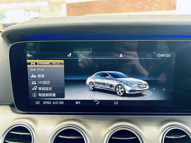 メルセデス・ベンツ Ｅ２２０ｄ アバンギャルド 大阪府 2018(平30)年 3.3万km ポーラホワイト ワンオーナー/レーダーセーフティ/ハーフレザー/メモリ付きパワーシート/シートヒーター/純正ナビ/TV/360度カメラ/applecarplay/ACC/純正17インチAW/LEDヘッドライト/アンビエントライト/ブラインドスポット/CDプレーヤー