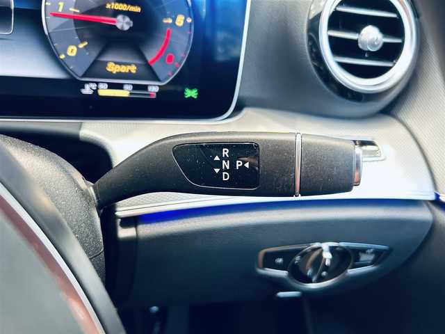 メルセデス・ベンツ Ｅ２２０ｄ アバンギャルド 大阪府 2018(平30)年 3.3万km ポーラホワイト ワンオーナー/レーダーセーフティ/ハーフレザー/メモリ付きパワーシート/シートヒーター/純正ナビ/TV/360度カメラ/applecarplay/ACC/純正17インチAW/LEDヘッドライト/アンビエントライト/ブラインドスポット/CDプレーヤー