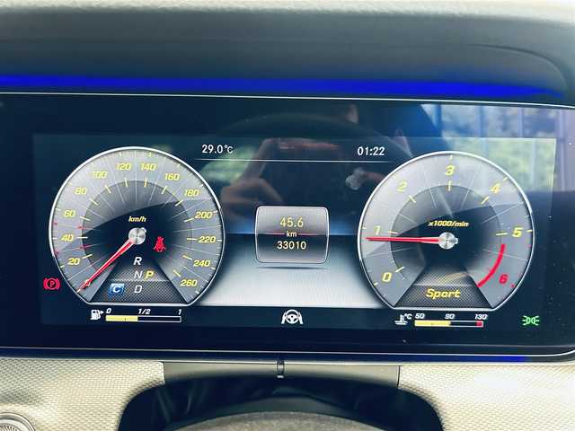 メルセデス・ベンツ Ｅ２２０ｄ アバンギャルド 大阪府 2018(平30)年 3.3万km ポーラホワイト ワンオーナー/レーダーセーフティ/ハーフレザー/メモリ付きパワーシート/シートヒーター/純正ナビ/TV/360度カメラ/applecarplay/ACC/純正17インチAW/LEDヘッドライト/アンビエントライト/ブラインドスポット/CDプレーヤー