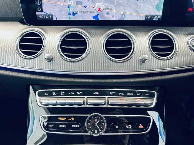 メルセデス・ベンツ Ｅ２２０ｄ アバンギャルド 大阪府 2018(平30)年 3.3万km ポーラホワイト ワンオーナー/レーダーセーフティ/ハーフレザー/メモリ付きパワーシート/シートヒーター/純正ナビ/TV/360度カメラ/applecarplay/ACC/純正17インチAW/LEDヘッドライト/アンビエントライト/ブラインドスポット/CDプレーヤー