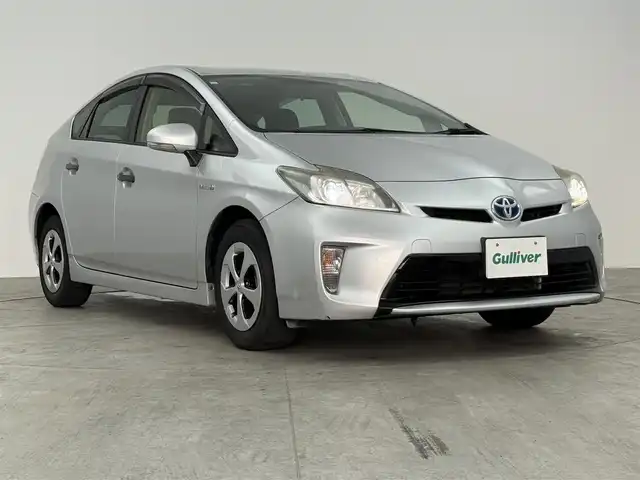 トヨタ プリウス S 愛知県 2012(平24)年 4.8万km シルバーM ウッド調パネル/社外ハンドル/レザーシートカバー　/純正７インチナビ　/（バックカメラ/ＴＶ/ＣＤ/ＤＶＤ/Ｂｌｕｅｔｏｏｔｈ)/コーナーセンサー　/ＥＴＣ　/カーテンエアバック　/オートライト　/ＵＳＢ挿入口　/取説　/記録簿