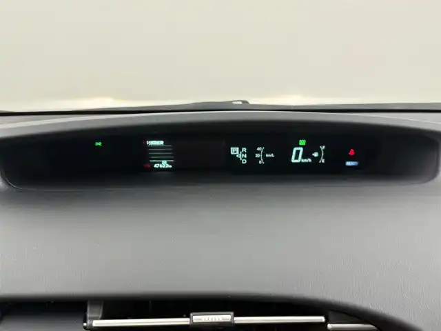 トヨタ プリウス S 愛知県 2012(平24)年 4.8万km シルバーM ウッド調パネル/社外ハンドル/レザーシートカバー　/純正７インチナビ　/（バックカメラ/ＴＶ/ＣＤ/ＤＶＤ/Ｂｌｕｅｔｏｏｔｈ)/コーナーセンサー　/ＥＴＣ　/カーテンエアバック　/オートライト　/ＵＳＢ挿入口　/取説　/記録簿