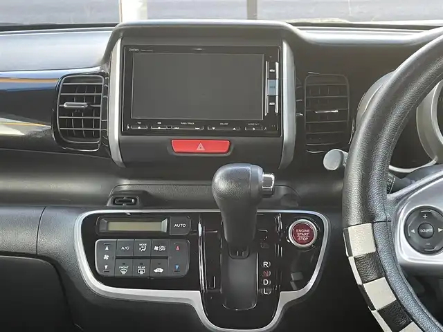 ホンダ Ｎ ＢＯＸ カスタム G Lパッケージ 山形県 2015(平27)年 6.9万km ポリッシュドメタルメタリック (株)IDOMが運営する【じしゃロン山形店】の自社ローン専用車両になります。/こちらは現金またはオートローンご利用時の価格です。/自社ローンご希望の方は別途その旨お申付け下さい。/Gathersナビ/両側パワースライドドア/バックカメラ/ETC/プッシュスタート/Bluetooth/スマートキー/ISOFIX/横滑り防止/純正フロアマット