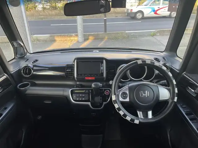 ホンダ Ｎ ＢＯＸ カスタム G Lパッケージ 山形県 2015(平27)年 6.9万km ポリッシュドメタルメタリック (株)IDOMが運営する【じしゃロン山形店】の自社ローン専用車両になります。/こちらは現金またはオートローンご利用時の価格です。/自社ローンご希望の方は別途その旨お申付け下さい。/Gathersナビ/両側パワースライドドア/バックカメラ/ETC/プッシュスタート/Bluetooth/スマートキー/ISOFIX/横滑り防止/純正フロアマット