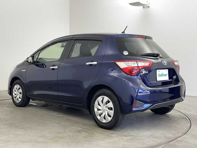 トヨタ ヴィッツ ハイブリッド F セーフティエディション 兵庫県 2017(平29)年 6.2万km ダークブルーマイカ ・純正ナビ&TV&BT&CD/・バックカメラ/・プリクラッシュセーフティ/・レーンディパーチャーアラート/・オートマチックハイビーム/・オートライト/・ドライブレコーダー/・ETC/・純正フロアマット/・スマートキー/・プッシュスタート/・AAC