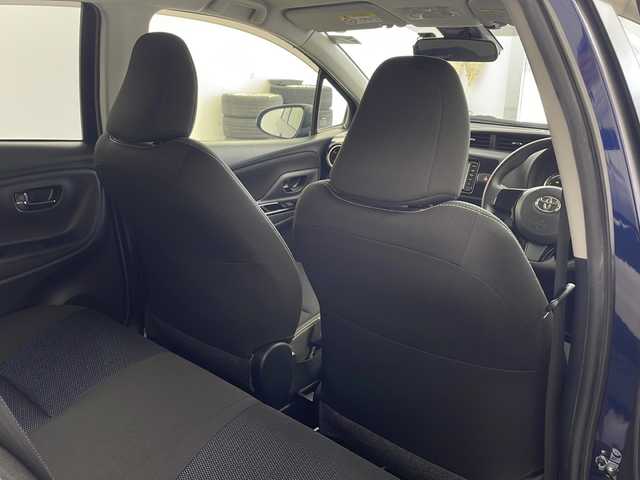 トヨタ ヴィッツ ハイブリッド F セーフティエディション 兵庫県 2017(平29)年 6.2万km ダークブルーマイカ ・純正ナビ&TV&BT&CD/・バックカメラ/・プリクラッシュセーフティ/・レーンディパーチャーアラート/・オートマチックハイビーム/・オートライト/・ドライブレコーダー/・ETC/・純正フロアマット/・スマートキー/・プッシュスタート/・AAC