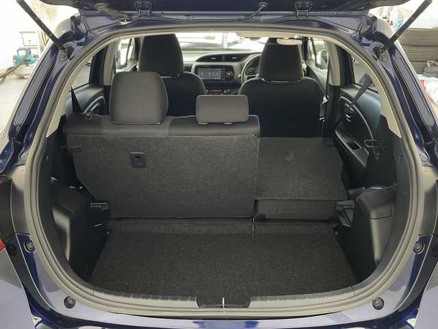 トヨタ ヴィッツ ハイブリッド F セーフティエディション 兵庫県 2017(平29)年 6.2万km ダークブルーマイカ ・純正ナビ&TV&BT&CD/・バックカメラ/・プリクラッシュセーフティ/・レーンディパーチャーアラート/・オートマチックハイビーム/・オートライト/・ドライブレコーダー/・ETC/・純正フロアマット/・スマートキー/・プッシュスタート/・AAC