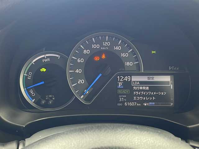 トヨタ ヴィッツ ハイブリッド F セーフティエディション 兵庫県 2017(平29)年 6.2万km ダークブルーマイカ ・純正ナビ&TV&BT&CD/・バックカメラ/・プリクラッシュセーフティ/・レーンディパーチャーアラート/・オートマチックハイビーム/・オートライト/・ドライブレコーダー/・ETC/・純正フロアマット/・スマートキー/・プッシュスタート/・AAC