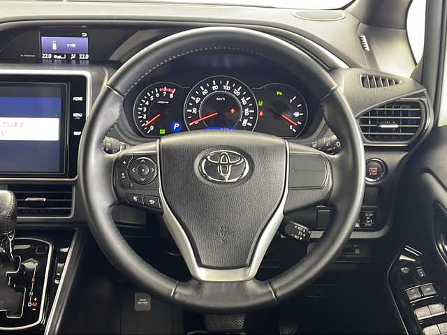 トヨタ ヴォクシー ZS 煌Ⅲ 茨城県 2020(令2)年 4.7万km ホワイトパールクリスタルシャイン トヨタセーフティセンス/純正10.5インチナビ/　（CD/DVD/Bluetooth/TV）/両側パワースライドドア/バックカメラ/クルーズコントロール/ビルトインETC2.0/アイドリングストップ/プッシュスタート/ハーフレザーシート/純正フロアマット/純正アルミホイール/LEDヘッドライト/フォグランプ/オートライト/オートハイビーム/スマートキー
