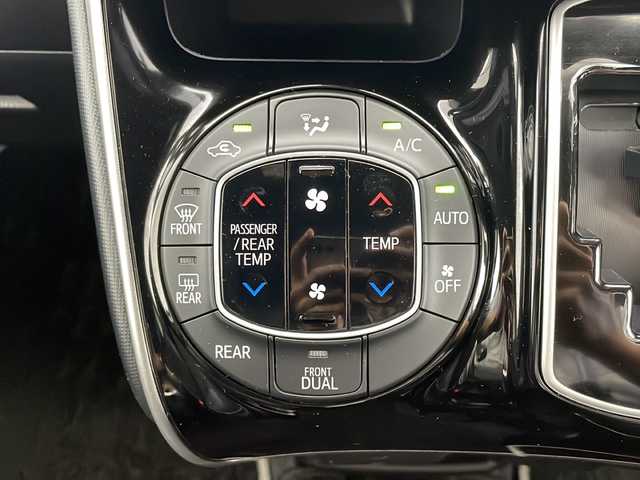 トヨタ ヴォクシー ZS 煌Ⅲ 茨城県 2020(令2)年 4.7万km ホワイトパールクリスタルシャイン トヨタセーフティセンス/純正10.5インチナビ/　（CD/DVD/Bluetooth/TV）/両側パワースライドドア/バックカメラ/クルーズコントロール/ビルトインETC2.0/アイドリングストップ/プッシュスタート/ハーフレザーシート/純正フロアマット/純正アルミホイール/LEDヘッドライト/フォグランプ/オートライト/オートハイビーム/スマートキー
