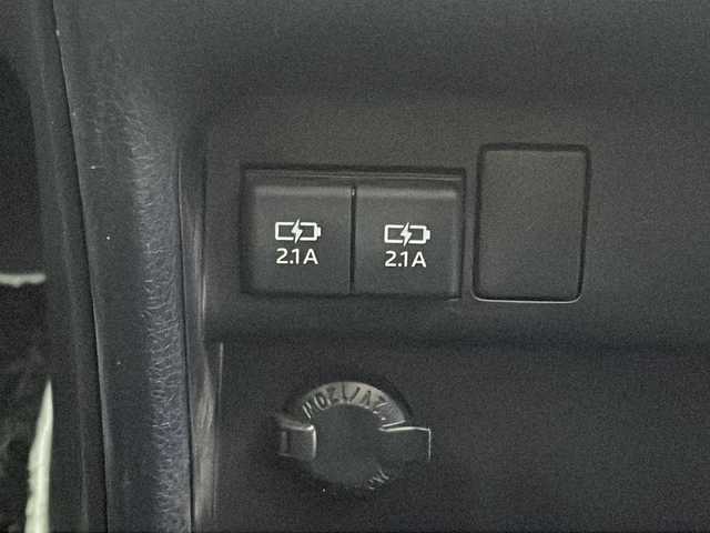 トヨタ ヴォクシー ZS 煌Ⅲ 茨城県 2020(令2)年 4.7万km ホワイトパールクリスタルシャイン トヨタセーフティセンス/純正10.5インチナビ/　（CD/DVD/Bluetooth/TV）/両側パワースライドドア/バックカメラ/クルーズコントロール/ビルトインETC2.0/アイドリングストップ/プッシュスタート/ハーフレザーシート/純正フロアマット/純正アルミホイール/LEDヘッドライト/フォグランプ/オートライト/オートハイビーム/スマートキー