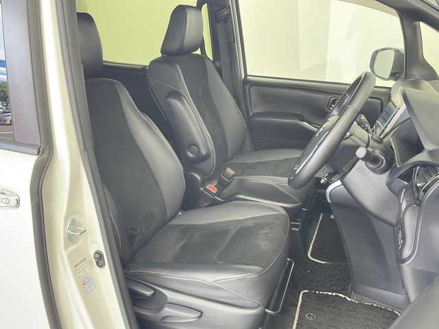 トヨタ ヴォクシー ZS 煌Ⅲ 茨城県 2020(令2)年 4.7万km ホワイトパールクリスタルシャイン トヨタセーフティセンス/純正10.5インチナビ/　（CD/DVD/Bluetooth/TV）/両側パワースライドドア/バックカメラ/クルーズコントロール/ビルトインETC2.0/アイドリングストップ/プッシュスタート/ハーフレザーシート/純正フロアマット/純正アルミホイール/LEDヘッドライト/フォグランプ/オートライト/オートハイビーム/スマートキー