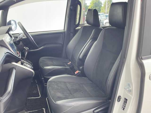 トヨタ ヴォクシー ZS 煌Ⅲ 茨城県 2020(令2)年 4.7万km ホワイトパールクリスタルシャイン トヨタセーフティセンス/純正10.5インチナビ/　（CD/DVD/Bluetooth/TV）/両側パワースライドドア/バックカメラ/クルーズコントロール/ビルトインETC2.0/アイドリングストップ/プッシュスタート/ハーフレザーシート/純正フロアマット/純正アルミホイール/LEDヘッドライト/フォグランプ/オートライト/オートハイビーム/スマートキー