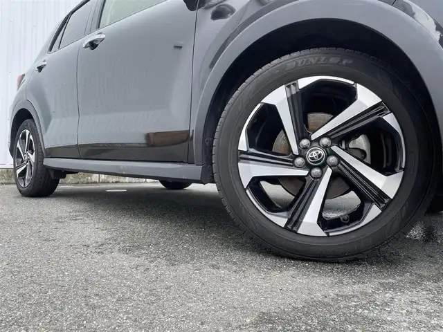 トヨタ ライズ Z 福岡県 2022(令4)年 5.5万km ブラックマイカメタリック ・純正ディスプレイオーディオ /・360°モニター /・フルセグTV /・AppleCarPlay/AndoroidAuto/・ブラインドスポットモニター /・D/N席シートヒーター /・USB充電 /・S-PDL /・スマートキー/プッシュスタート/・LEDヘッドライト/フォグランプ/・アダブティブクルーズコントロール/・ETC/・電格ミラー/・ステアリングスイッチ/・AC100V