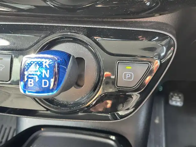 トヨタ プリウス A 青森県 2020(令2)年 9.1万km ホワイトパールクリスタルシャイン ４WD/純正ナビ/フルセグTV/CD/DVD/BT/バックカメラ/ETC/D席パワーシート/パーキングサポートブレーキ/BSM/プリクラッシュセーフティ/クリアランスソナー