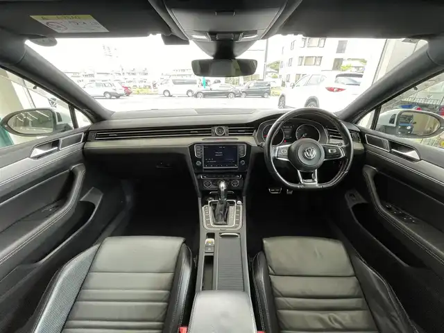 フォルクスワーゲン パサート ヴァリアント TSI Rライン 千葉県 2015(平27)年 7.4万km 白 プリクラッシュブレーキシステム/レーンキープアシスト/レーンチェンジアシストシステム/リアトラフィックシステム/アダプティブクルーズコントロール/純正ナビ/・FM/AM/CD/DVD/BTオーディオ/R-Line専用ナパレザーシート／スポーツシート（運転席/助手席）/バックカメラ/コーナーセンサー/マッサージ機能（運転席シート）/パワーシート/シートヒーター/LEDヘッドランプ/ヘッドランプウォッシャー/純正18インチアルミホイール/ETC/アルミペダル/スペアキー/保証書/取扱説明書