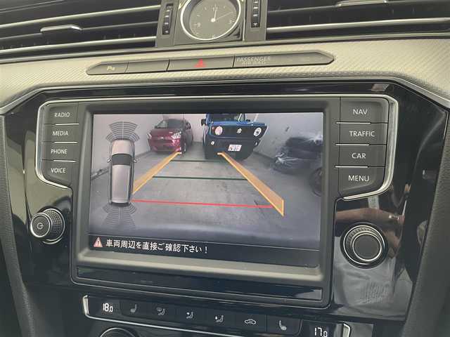 フォルクスワーゲン パサート ヴァリアント TSI Rライン 千葉県 2015(平27)年 7.4万km 白 プリクラッシュブレーキシステム/レーンキープアシスト/レーンチェンジアシストシステム/リアトラフィックシステム/アダプティブクルーズコントロール/純正ナビ/・FM/AM/CD/DVD/BTオーディオ/R-Line専用ナパレザーシート／スポーツシート（運転席/助手席）/バックカメラ/コーナーセンサー/マッサージ機能（運転席シート）/パワーシート/シートヒーター/LEDヘッドランプ/ヘッドランプウォッシャー/純正18インチアルミホイール/ETC/アルミペダル/スペアキー/保証書/取扱説明書