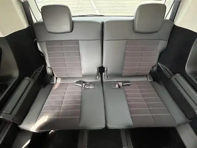 三菱 デリカＤ：５ シャモニー 愛媛県 2024(令6)年 3.3万km 黒Ⅱ シャモニー専用撥水シート/DELTAFORCE製18インチアルミホイール/純正11インチメモリナビ/CD/DVD/BT/MSV/iPod/DTV/HDMI/バックカメラ/ETC/パドルシフト/レーダークルーズコントロール/レーンキープアシストシステム/衝突被害軽減ブレーキ/D席パワーシート/D＋N席シートヒーター/両側電動スライドドア/電動サイドステップ/LEDヘッドライト/オートライト/オートマチックハイビーム/電動リアゲート/革巻きステアリング/ステアリングスイッチ/純正フロアマット/ドアバイザー/プッシュスタート/スマートキー