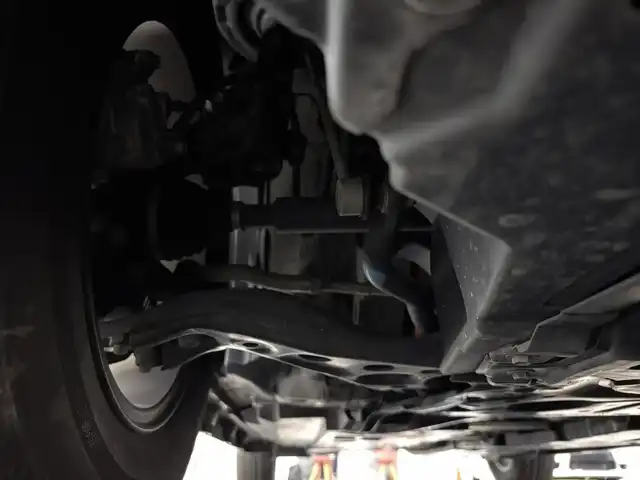 トヨタ Ｃ－ＨＲ G LEDエディション 三重県 2018(平30)年 5.7万km ホワイトパールクリスタルシャイン ハイブリッド/FF/フロアCVT/ALPINE 9インチナビ『ビッグX』 X9Z/（CD/DVD/TV/SD/SDREC/RADIO/USB/Bluetooth/HDMI/外部入力）/バックカメラ/モデリスタエアロ（F/S/R下）/ビルトイン ETC/Toyota Safety Sense/・プリクラッシュセーフティ［PCS］/・レーンディパーチャーアラート［LDA］（操舵支援あり）/・オートハイビーム［AHB］/・レーダークルコン（全車速追従機能付）/・クリアランスソナー＆バックソナー/・ブラインドスポットモニター［BSM］/・先行車発進告知機能/装備/・ハーフレザーシート/・シートヒーター（D/N）/・運転席電動ランバーサポート/・左右独立オートエアコン/・オートライト/・LED ヘッドランプ＆フロントフォグランプ/・ステアリングスイッチ/・雨滴感応式フロントワイパー/・電子パーキングブレーキ＆ブレーキホールド/・自動防眩ルームミラー/・社外16inAW/・スマートキーx1、リモコンエンジンスターターx1/など