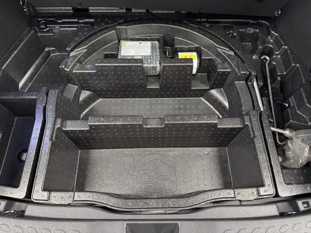 トヨタ Ｃ－ＨＲ G LEDエディション 三重県 2018(平30)年 5.7万km ホワイトパールクリスタルシャイン ハイブリッド/FF/フロアCVT/ALPINE 9インチナビ『ビッグX』 X9Z/（CD/DVD/TV/SD/SDREC/RADIO/USB/Bluetooth/HDMI/外部入力）/バックカメラ/モデリスタエアロ（F/S/R下）/ビルトイン ETC/Toyota Safety Sense/・プリクラッシュセーフティ［PCS］/・レーンディパーチャーアラート［LDA］（操舵支援あり）/・オートハイビーム［AHB］/・レーダークルコン（全車速追従機能付）/・クリアランスソナー＆バックソナー/・ブラインドスポットモニター［BSM］/・先行車発進告知機能/装備/・ハーフレザーシート/・シートヒーター（D/N）/・運転席電動ランバーサポート/・左右独立オートエアコン/・オートライト/・LED ヘッドランプ＆フロントフォグランプ/・ステアリングスイッチ/・雨滴感応式フロントワイパー/・電子パーキングブレーキ＆ブレーキホールド/・自動防眩ルームミラー/・社外16inAW/・スマートキーx1、リモコンエンジンスターターx1/など