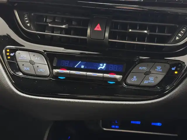 トヨタ Ｃ－ＨＲ G LEDエディション 三重県 2018(平30)年 5.7万km ホワイトパールクリスタルシャイン ハイブリッド/FF/フロアCVT/ALPINE 9インチナビ『ビッグX』 X9Z/（CD/DVD/TV/SD/SDREC/RADIO/USB/Bluetooth/HDMI/外部入力）/バックカメラ/モデリスタエアロ（F/S/R下）/ビルトイン ETC/Toyota Safety Sense/・プリクラッシュセーフティ［PCS］/・レーンディパーチャーアラート［LDA］（操舵支援あり）/・オートハイビーム［AHB］/・レーダークルコン（全車速追従機能付）/・クリアランスソナー＆バックソナー/・ブラインドスポットモニター［BSM］/・先行車発進告知機能/装備/・ハーフレザーシート/・シートヒーター（D/N）/・運転席電動ランバーサポート/・左右独立オートエアコン/・オートライト/・LED ヘッドランプ＆フロントフォグランプ/・ステアリングスイッチ/・雨滴感応式フロントワイパー/・電子パーキングブレーキ＆ブレーキホールド/・自動防眩ルームミラー/・社外16inAW/・スマートキーx1、リモコンエンジンスターターx1/など